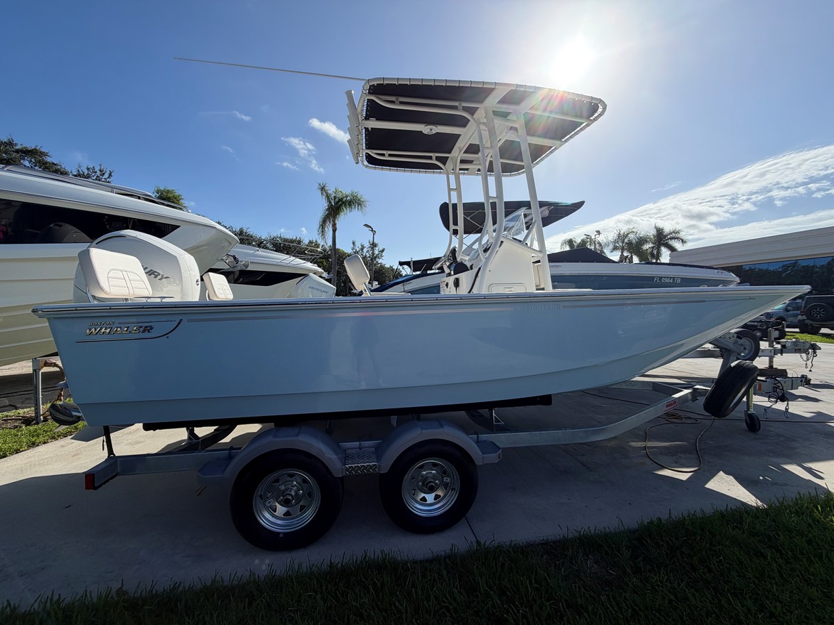 Boston Whaler 190 Montauk — 2027 Boston Whaler 190 Montauk — photo 2