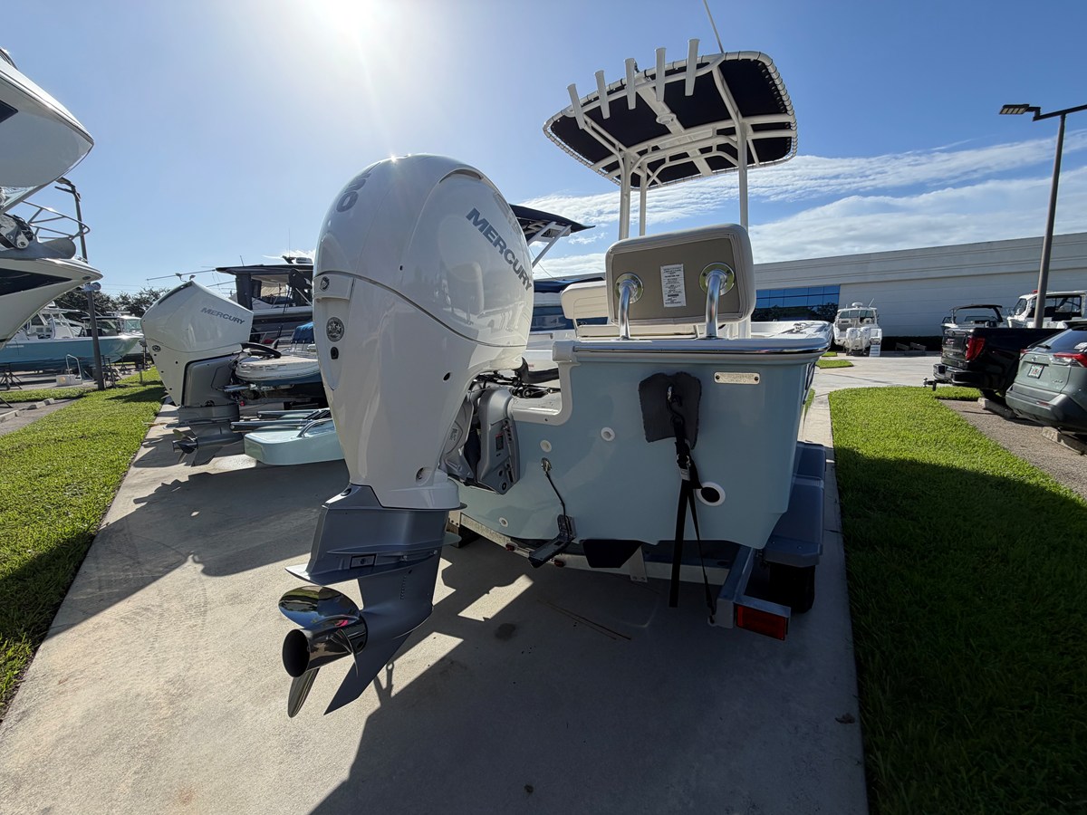 Boston Whaler 190 Montauk — 2027 Boston Whaler 190 Montauk — photo 3