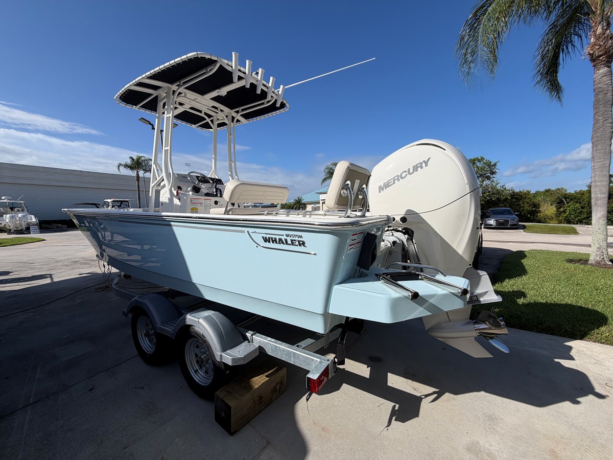 Boston Whaler 190 Montauk — 2027 Boston Whaler 190 Montauk — photo 4