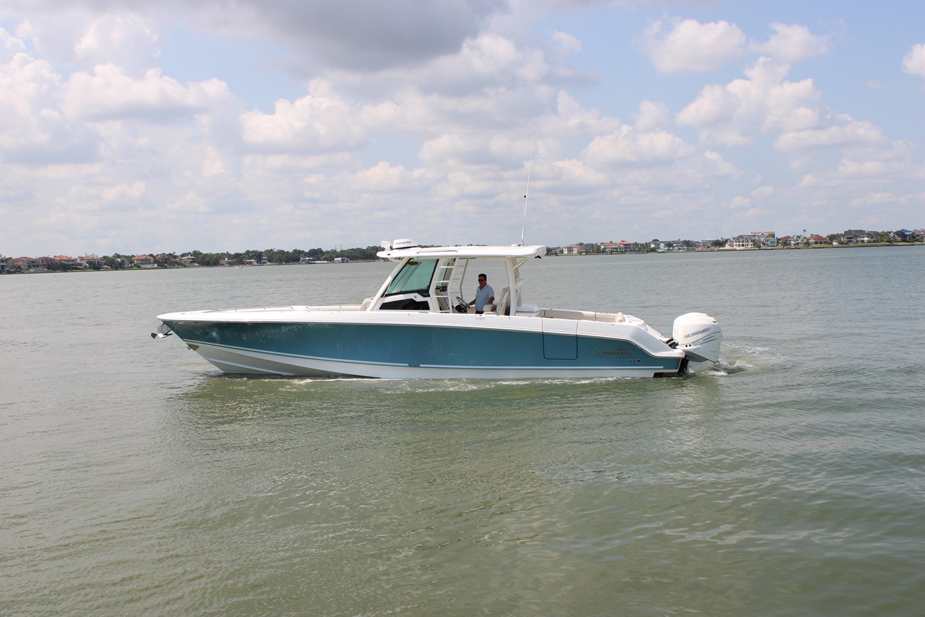 Boston Whaler 380 OUTRAGE — 2018 Boston Whaler 380 Outrage — photo 2