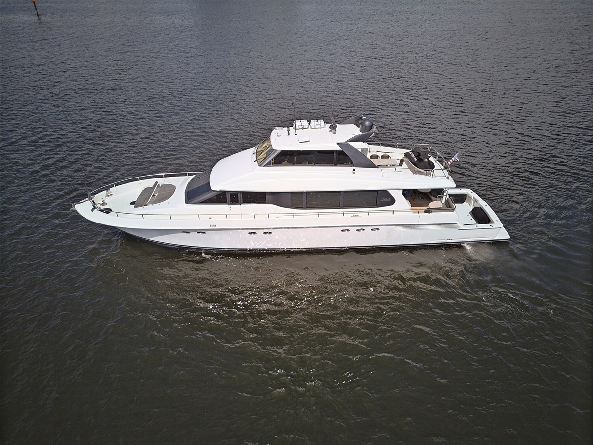 Lazzara 80 SL SKYLOUNGE — 2001 Lazzara Yachts 80 SL Skylounge — fotoğraf 3