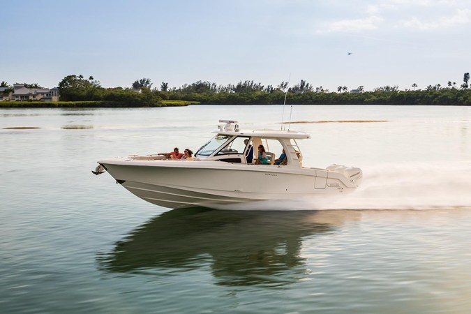 BOSTON WHALER 350 REALM — 2027 Boston Whaler 350 Realm