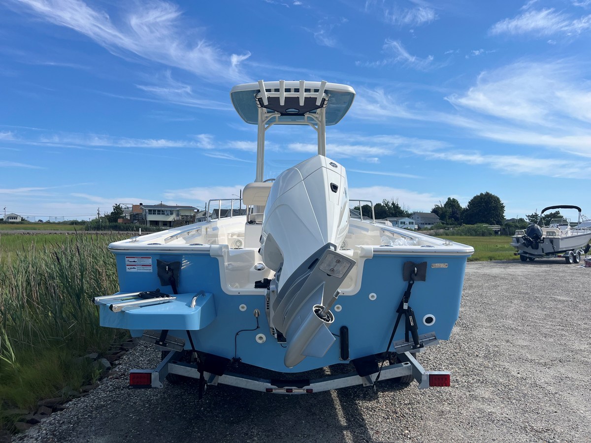 Boston Whaler 210 Montauk — 2027 Boston Whaler 210 Montauk — photo 2