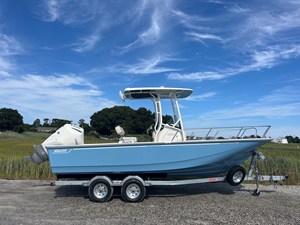 BOSTON WHALER 210 MONTAUK