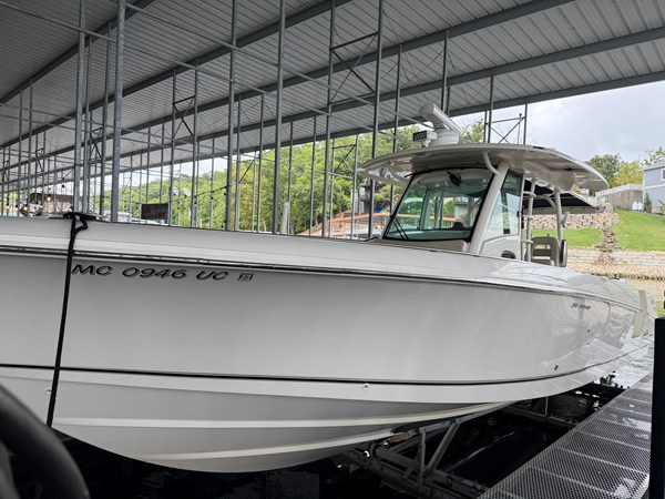 BOSTON WHALER 350 OUTRAGE — 2017 Boston Whaler 350 Outrage