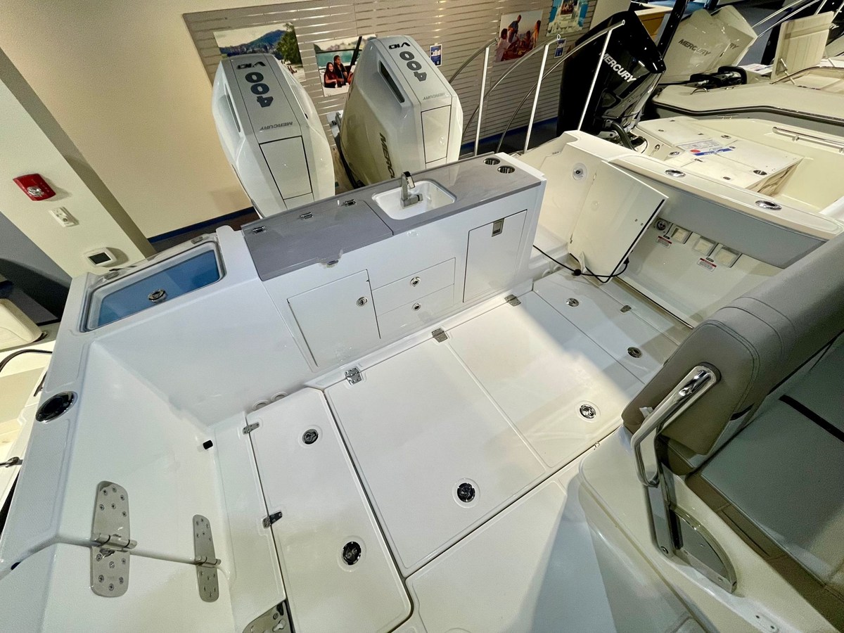 Boston Whaler 330 Vantage — 2026 Boston Whaler 330 Vantage — fotoğraf 2