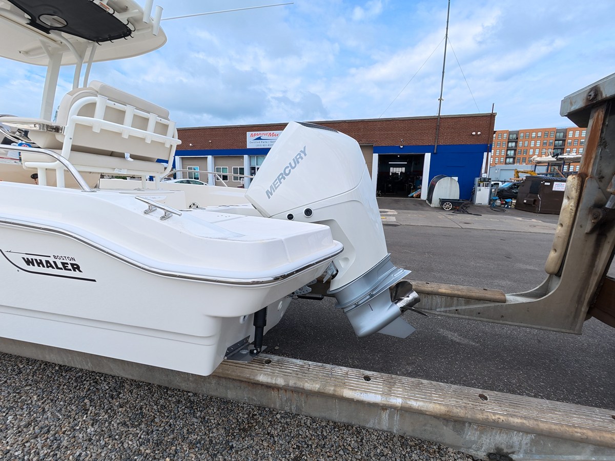 Boston Whaler 220 Dauntless — 2027 Boston Whaler 220 Dauntless — fotoğraf 5