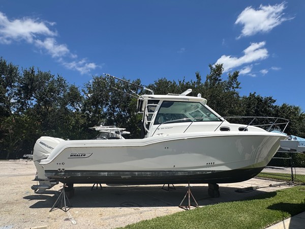 BOSTON WHALER 315 CONQUEST — 2018 Boston Whaler 315 Conquest
