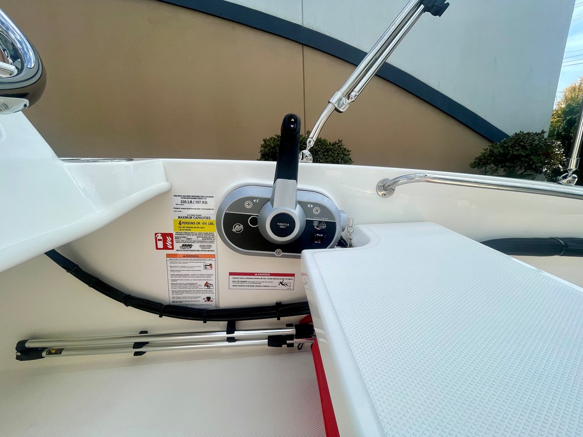Boston Whaler 130 Super Sport — 2027 Boston Whaler 130 Super Sport — fotoğraf 5