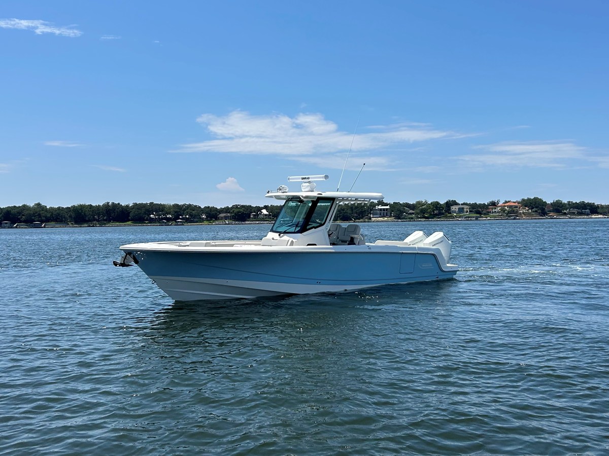 Boston Whaler 330 Outrage — 2026 Boston Whaler 330 Outrage — fotoğraf 3