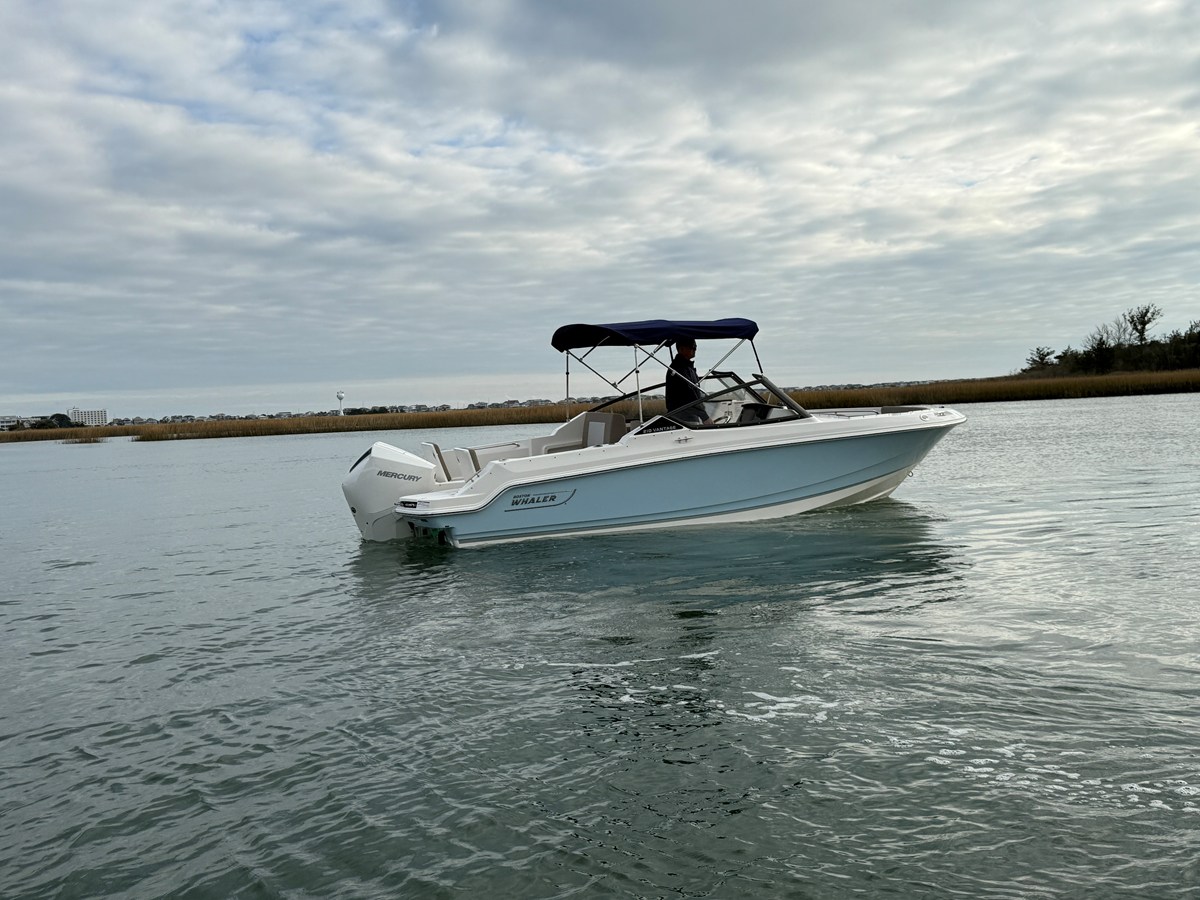 Boston Whaler 210 Vantage — 2026 Boston Whaler 210 Vantage