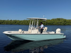 BOSTON WHALER 210 MONTAUK