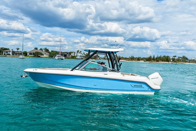 BOSTON WHALER 240 VANTAGE — 2026 Boston Whaler 240 Vantage