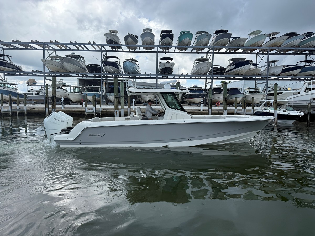 Boston Whaler 330 Outrage — 2026 Boston Whaler 330 Outrage — fotoğraf 2