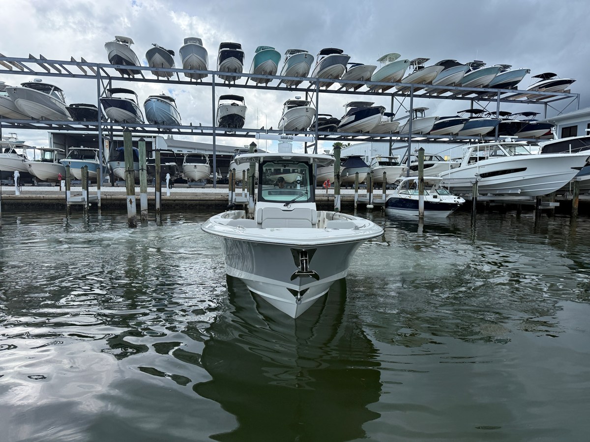 Boston Whaler 330 Outrage — 2026 Boston Whaler 330 Outrage — fotoğraf 3