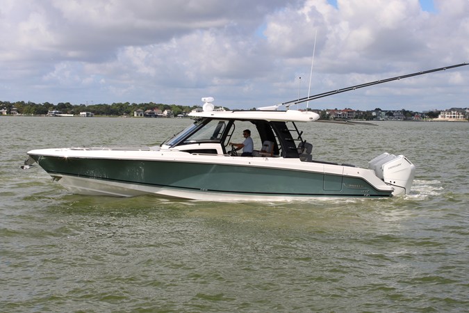BOSTON WHALER 350 REALM — 2026 Boston Whaler 350 Realm