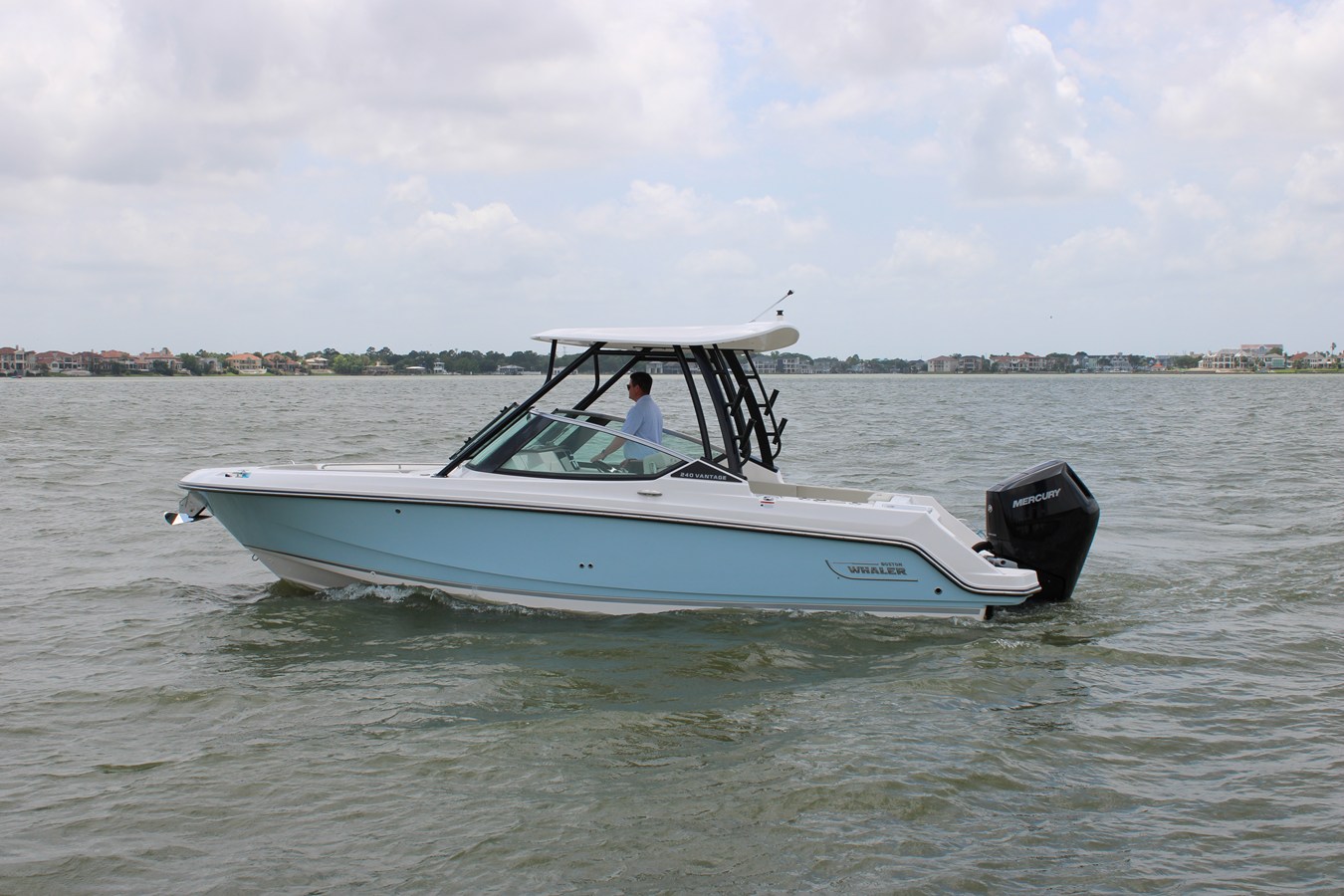 Boston Whaler 240 Vantage — 2026 Boston Whaler 240 Vantage