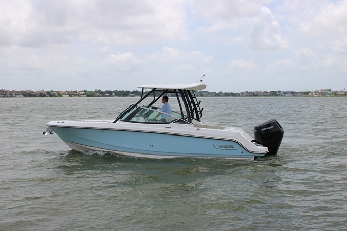 BOSTON WHALER 240 VANTAGE — 2026 Boston Whaler 240 Vantage