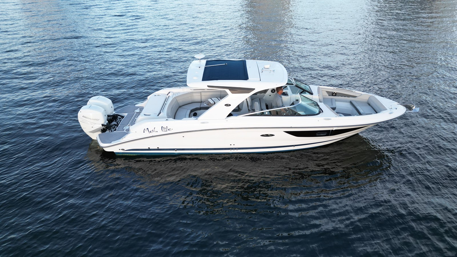 Sea Ray 350 SLX OB — 2020 Sea Ray 350 SLX OB