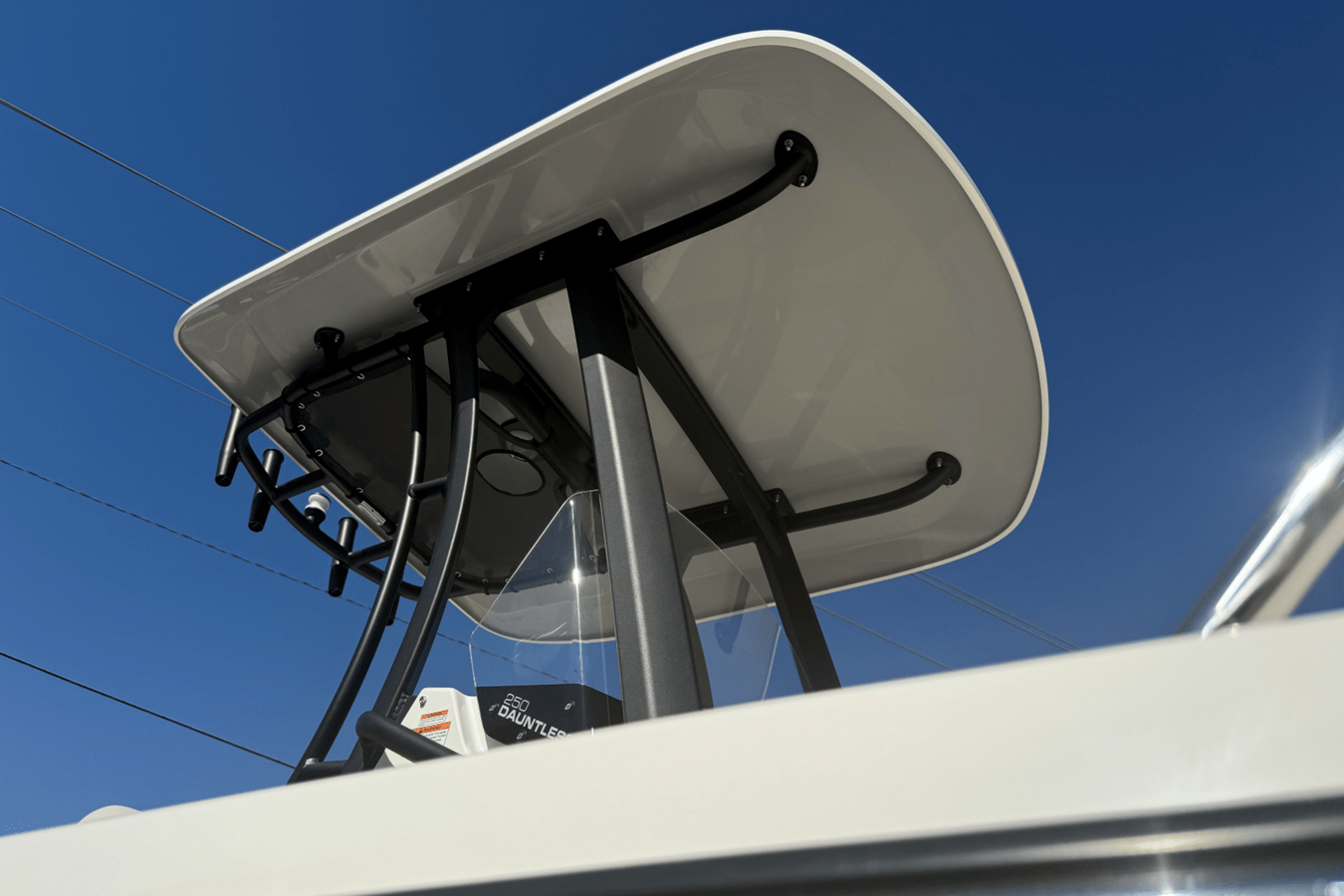 Boston Whaler 250 Dauntless — 2026 Boston Whaler 250 Dauntless — fotoğraf 2