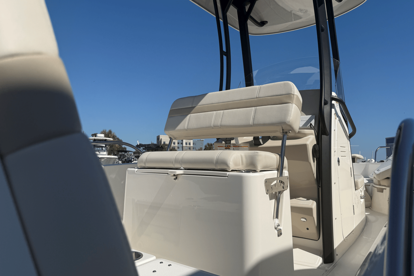 Boston Whaler 250 Dauntless — 2026 Boston Whaler 250 Dauntless — fotoğraf 4