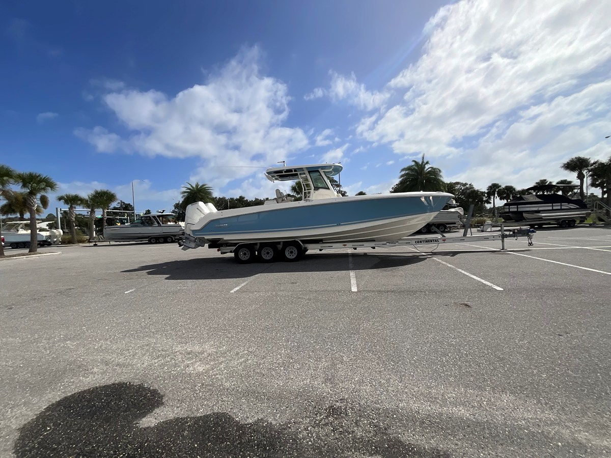 Boston Whaler 330 Outrage — 2026 Boston Whaler 330 Outrage — fotoğraf 2