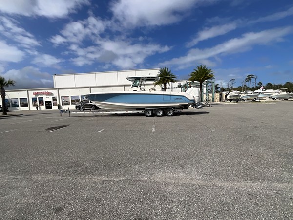 BOSTON WHALER 330 OUTRAGE — 2026 Boston Whaler 330 Outrage