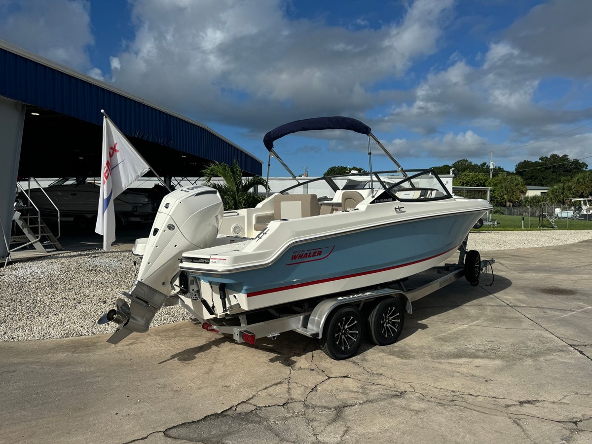 Boston Whaler 210 Vantage — 2026 Boston Whaler 210 Vantage — fotoğraf 3