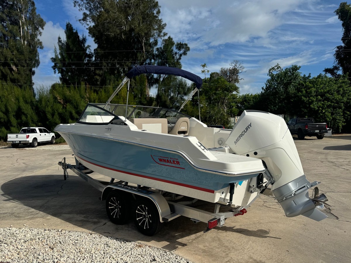 Boston Whaler 210 Vantage — 2026 Boston Whaler 210 Vantage — fotoğraf 4