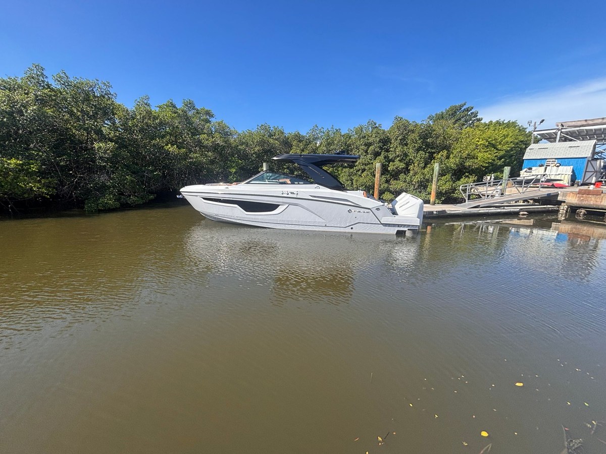 Cruisers Yachts 34 GLS South Beach Outboard — 2024 Cruisers Yachts 34 GLS South Beach Outboard — fotoğraf 2