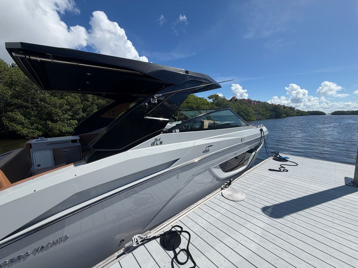 Cruisers Yachts 34 GLS South Beach Outboard — 2024 Cruisers Yachts 34 GLS South Beach Outboard — fotoğraf 4