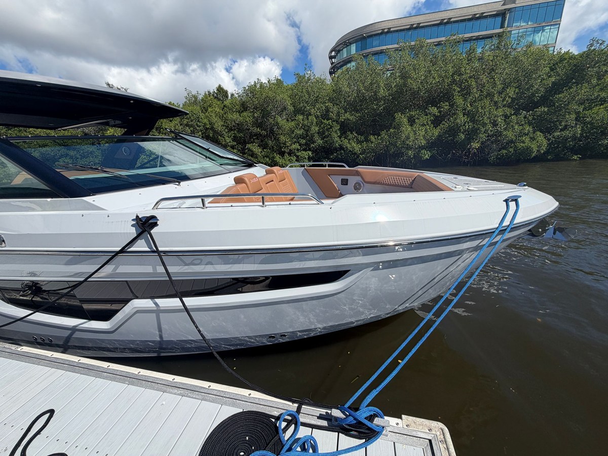 Cruisers Yachts 34 GLS South Beach Outboard — 2024 Cruisers Yachts 34 GLS South Beach Outboard — fotoğraf 5