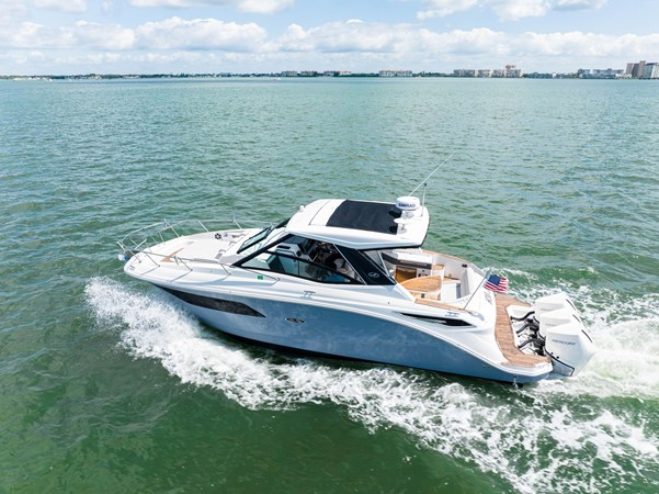 SEA RAY 320 SUNDANCER OB — 2024 Sea Ray 320 Sundancer OB