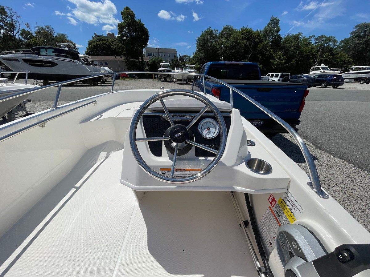 Boston Whaler 130 Super Sport — 2027 Boston Whaler 130 Super Sport — fotoğraf 4