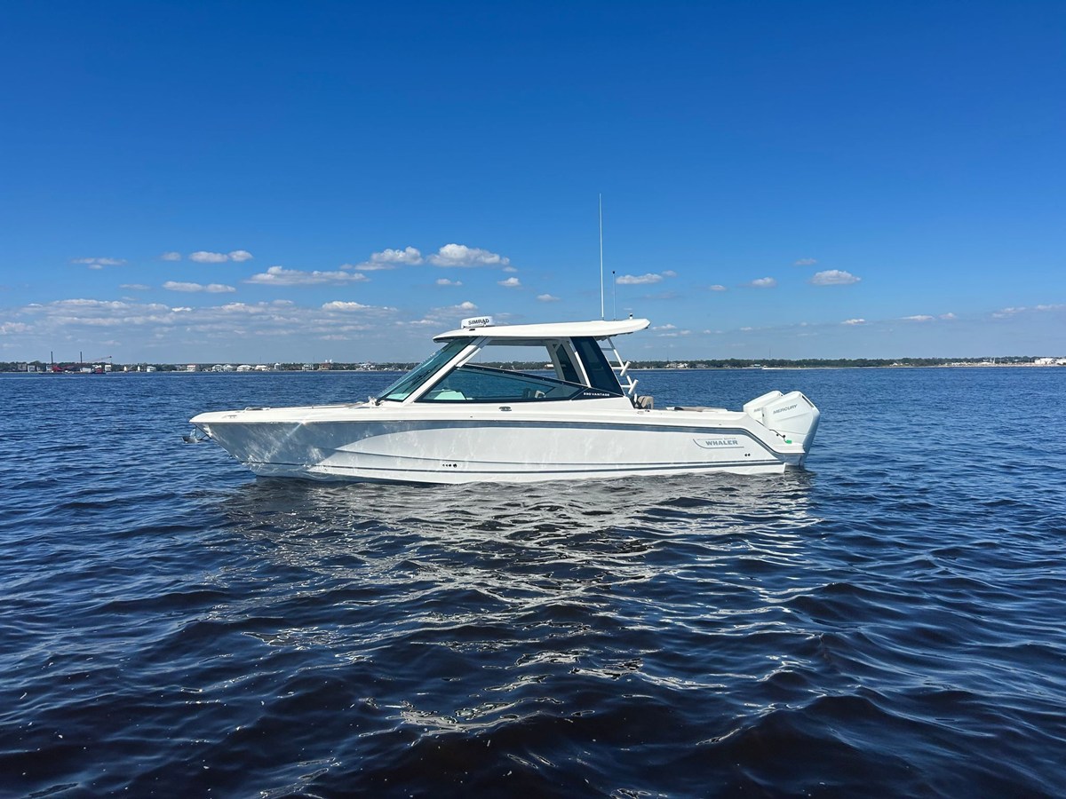 Boston Whaler 330 Vantage — 2027 Boston Whaler 330 Vantage