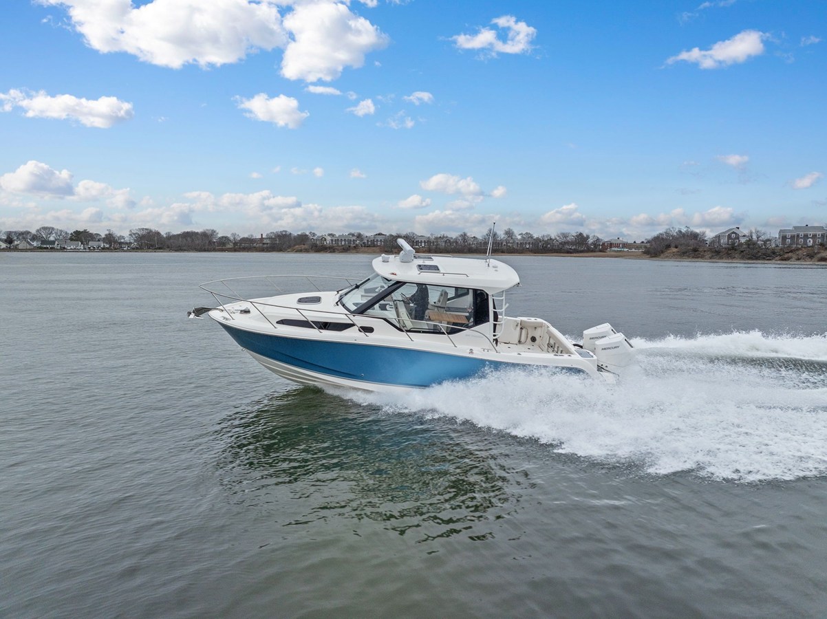 Boston Whaler 325 Conquest — 2026 Boston Whaler 325 Conquest
