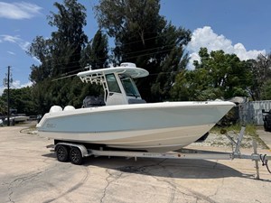 BOSTON WHALER 250 OUTRAGE