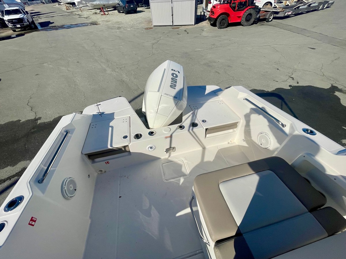 Boston Whaler 210 Vantage — 2026 Boston Whaler 210 Vantage — fotoğraf 3