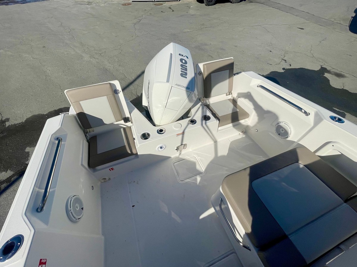 Boston Whaler 210 Vantage — 2026 Boston Whaler 210 Vantage — fotoğraf 4