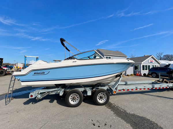 BOSTON WHALER 210 VANTAGE — 2026 Boston Whaler 210 Vantage