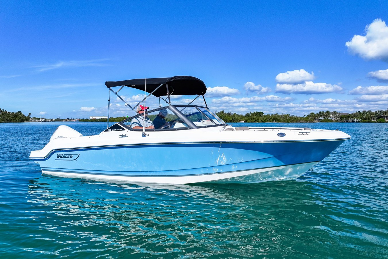 Boston Whaler 210 Vantage — 2026 Boston Whaler 210 Vantage — fotoğraf 2