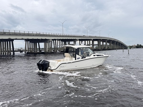 BOSTON WHALER 325 CONQUEST — 2026 Boston Whaler 325 Conquest