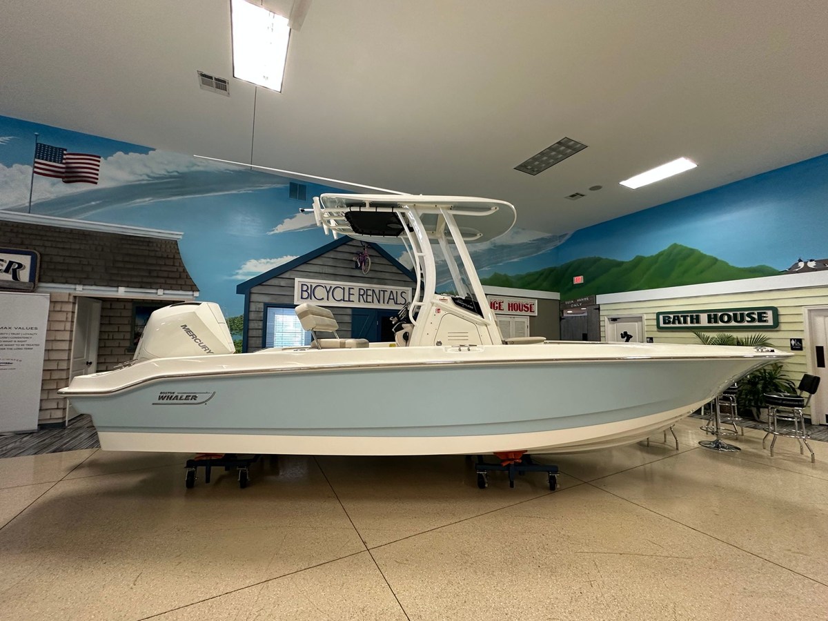 Boston Whaler 220 Dauntless — 2026 Boston Whaler 220 Dauntless