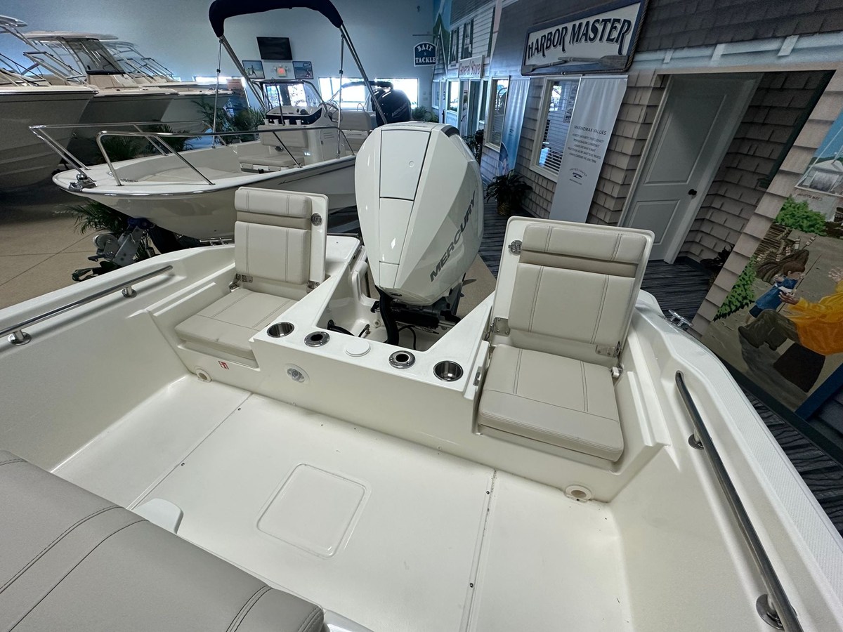 Boston Whaler 220 Dauntless — 2026 Boston Whaler 220 Dauntless — fotoğraf 4