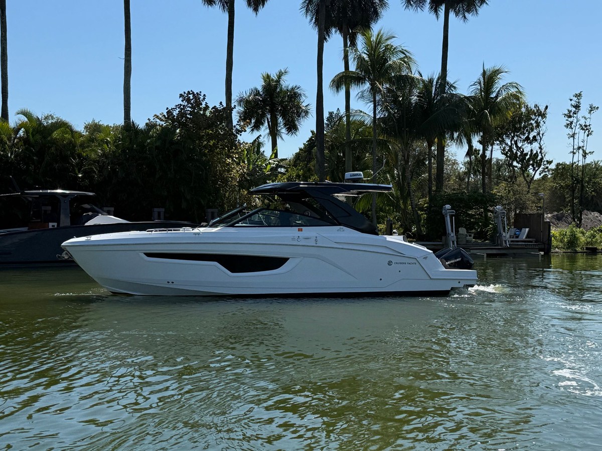 Cruisers Yachts 34 GLS Outboard — 2022 Cruisers Yachts 34 GLS Outboard — fotoğraf 4