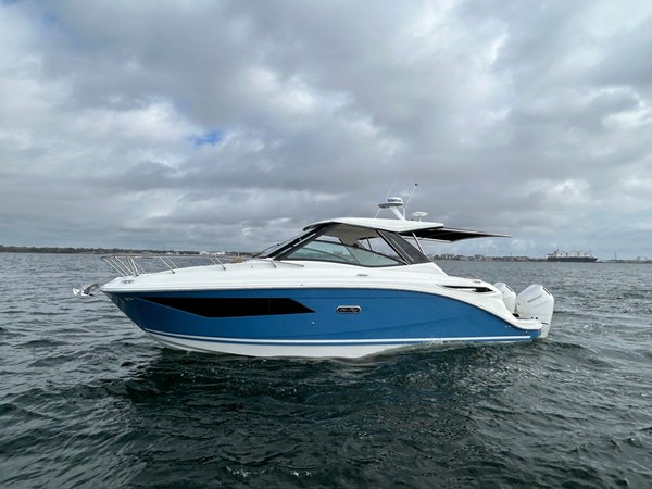 SEA RAY SUNDANCER 320 OUTBOARD — 2026 Sea Ray Sundancer 320 Outboard