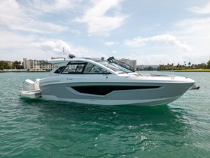 CRUISERS YACHTS 42 GLS OUTBOARD 487192