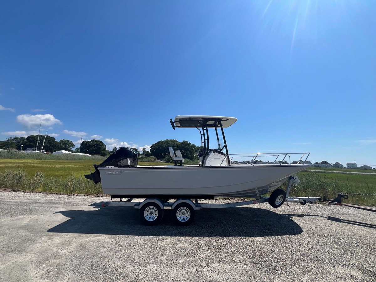 Boston Whaler 210 Montauk — 2027 Boston Whaler 210 Montauk