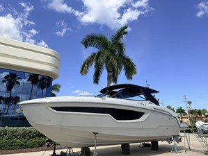 CRUISERS YACHTS 38 GLS OB 487198