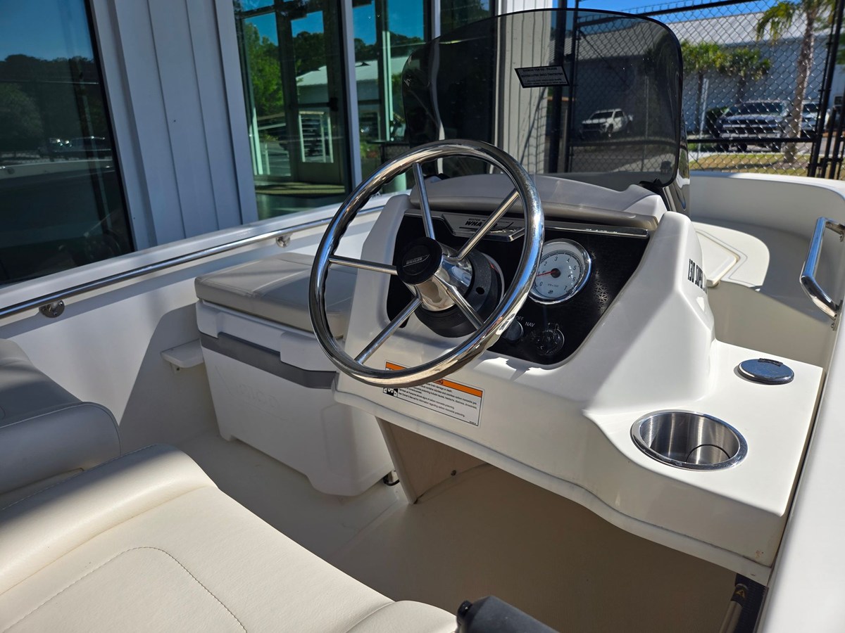 Boston Whaler 130 Super Sport — 2026 Boston Whaler 130 Super Sport — fotoğraf 5